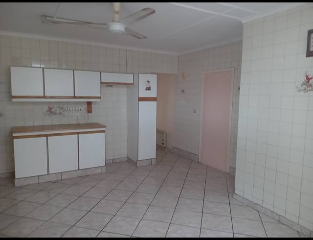 4 BEDROOM FREEHOLD TO LET IN TARLTON